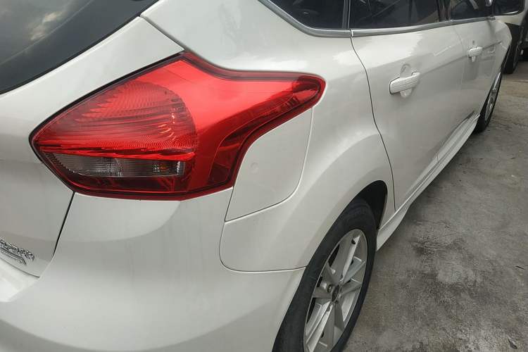 Used Ford Focus 2018 Hatchback Classic EcoBoost 180 Automatic Elite Model
