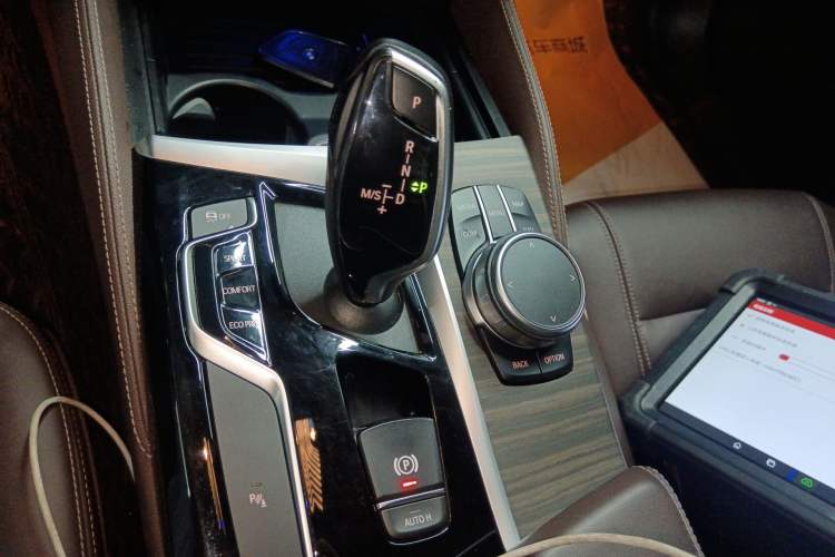 Used BMW 5 Series 2019 Updated 530Li xDrive Luxury Package Gear Lever