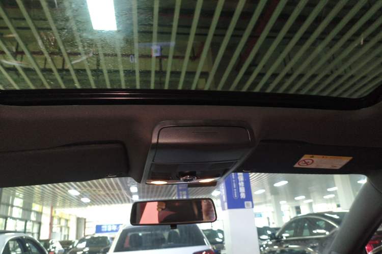 Used Volkswagen Sagitar 2016 280TSI Automatic R-Line Headliner