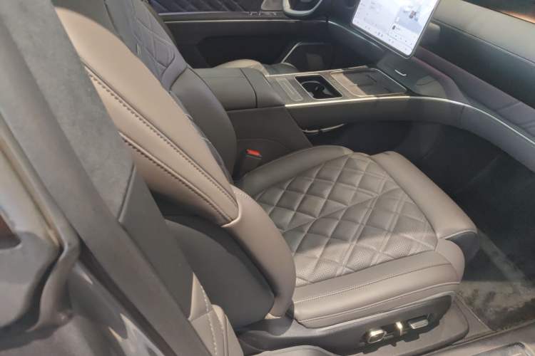 Used Nio ET9 2025 100kWh Signature Edition Right Front Seat