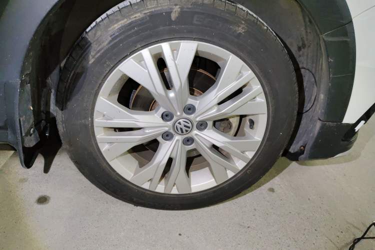 Used Volkswagen C-TREK 2018 1.5L Automatic Comfort Model Right Front Wheel Hub