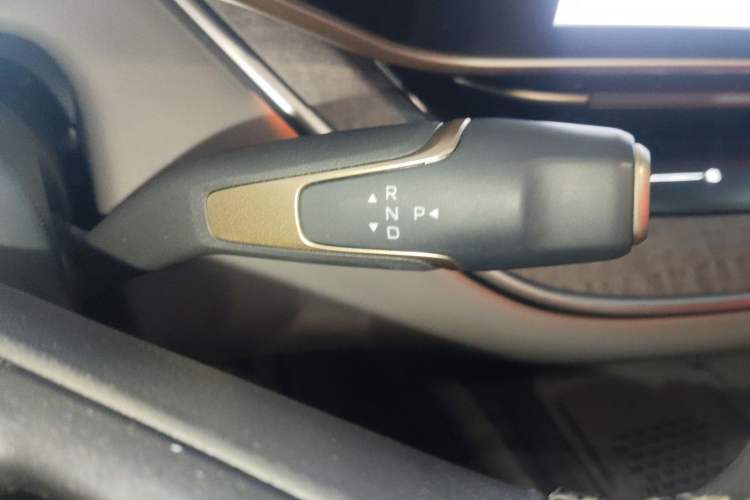 Used Hongqi Tiangong 08 2025 680 Ultra Four-Wheel-Drive Version Gear Lever