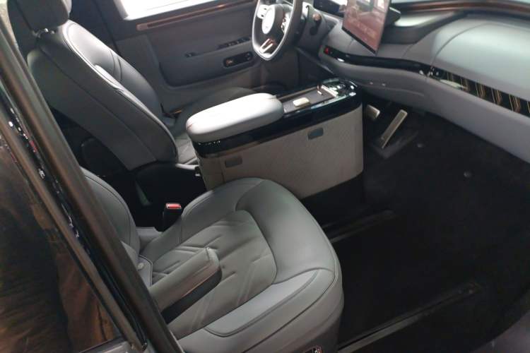 Used Zeekr MIX 2025 Intelligent Driving Version
