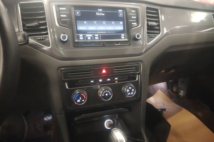 Used Volkswagen Golf Sportsvan 2016 230TSI Automatic Trend Edition Audio And AC Panel