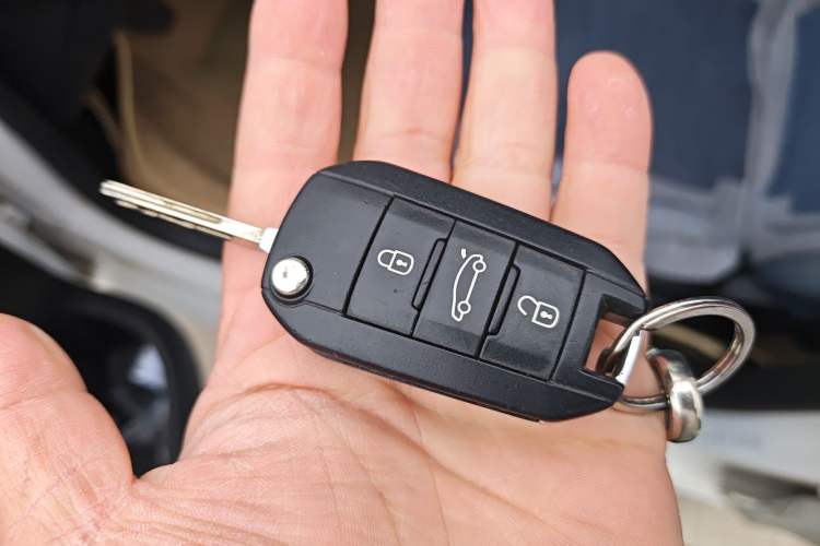 Used Peugeot 301 2014 1.6L Manual Comfort Edition
