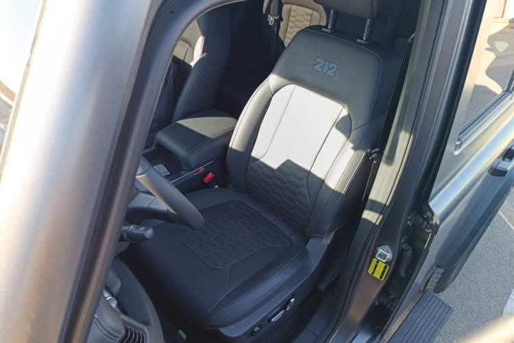 Used 212 T01 2024 2.0T Explorer