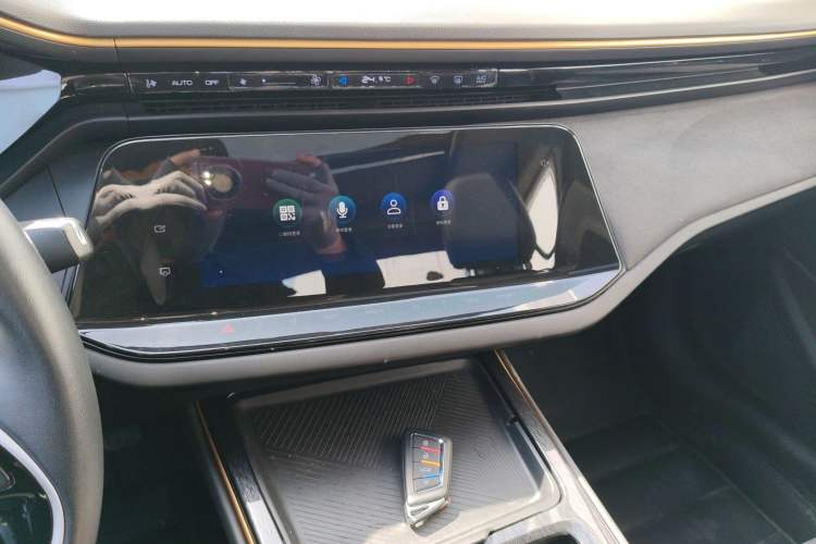 Used Dongfeng Aeolus Yixuan MAX 2021 1.5T Nightbreak Dawn Edition Audio And AC Panel