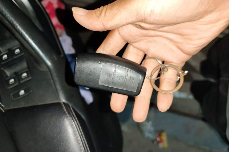 Used JMC Yusheng S350 2016 2.0T Automatic Two-Wheel Drive Gasoline Luxury Version with Sunroof 5 Seats
