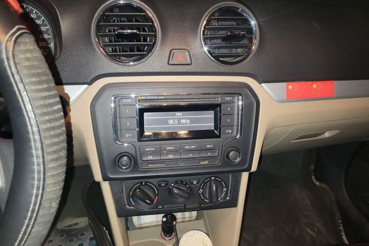 Used Volkswagen Jetta 2015 1.4L Manual Comfort Model Audio And AC Panel