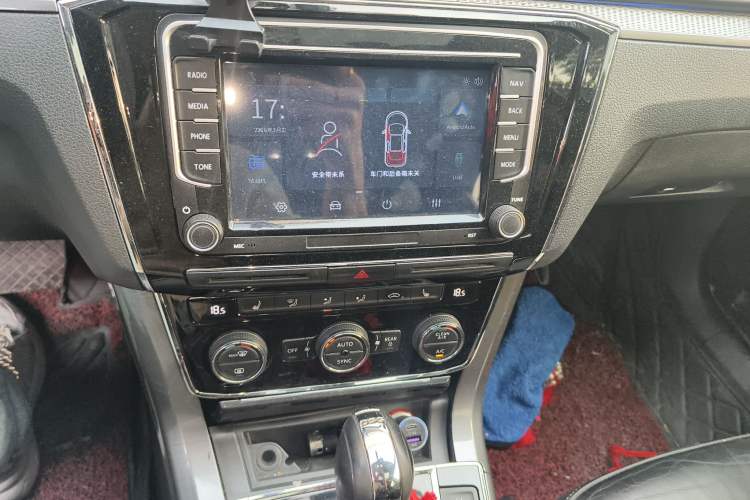 Used Volkswagen Passat 2017 280TSI DSG Luxury Edition Audio And AC Panel