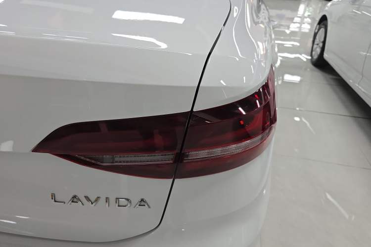 Used Volkswagen Lavida 2023 Revised 1.5L Automatic DeYi Edition Exterior 3