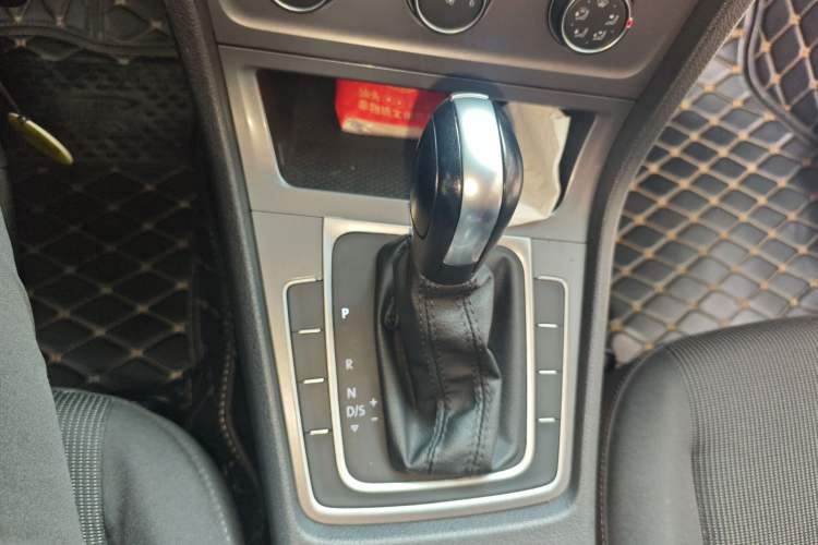 Used Volkswagen Golf 2016 1.6L Automatic Fashion Model Gear Lever