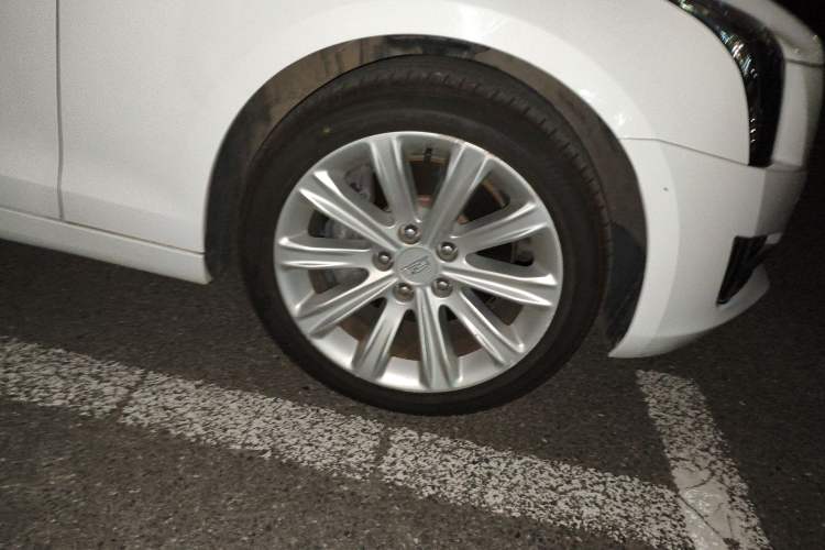 Used Cadillac ATS-L 2017 28T Tech Edition Right Front Wheel Hub