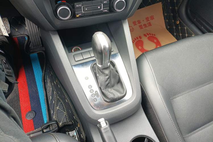 Used Volkswagen Sagitar 2014 Revised Version 1.4TSI Automatic Luxury Edition
