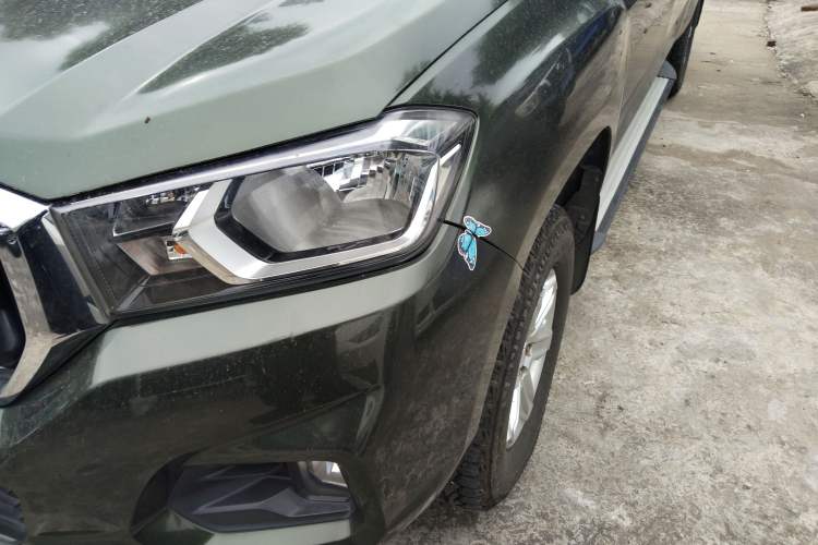 Used SAIC MAXUS T60 2017 2.4L Gasoline Manual Transmission Two-Wheel Drive High Ground Clearance Comfortable Version with Extended Cabin
