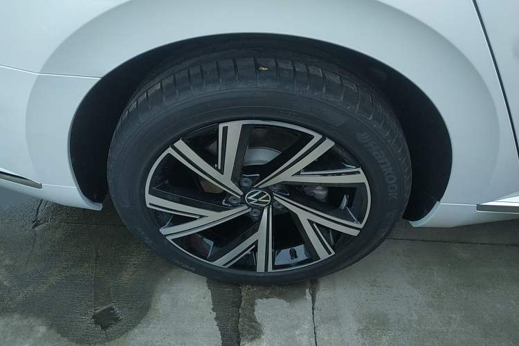 Used Volkswagen FAW-Volkswagen CC 2025 330TSI Ignite All-Inclusive Edition Right Rear Wheel Hub