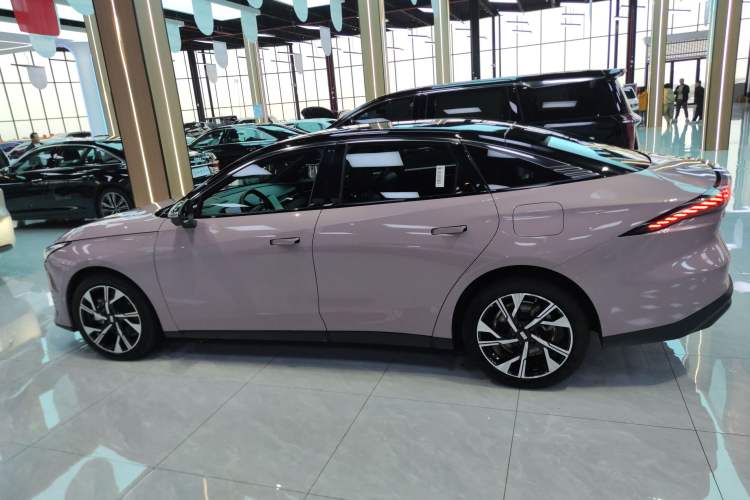 Used Geely Galaxy L6 2024 125km Creative Edition
