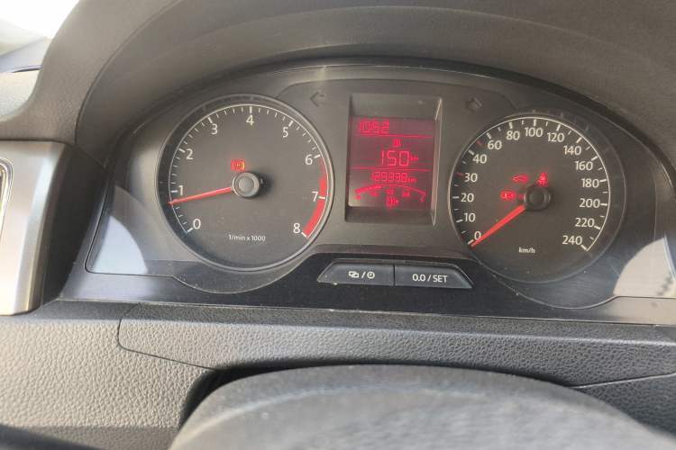 Used Volkswagen Santana 2015 1.6L Manual Comfort Edition Odometer Close Up