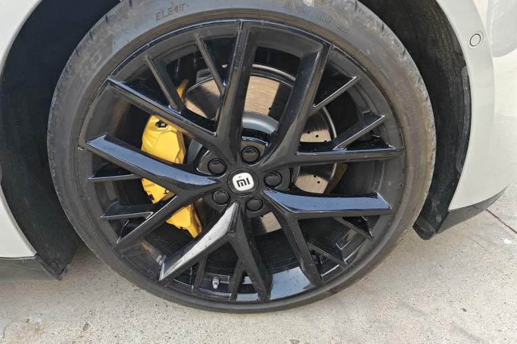 Used Xiaomi Auto SU7 2024 Four-Wheel Drive Ultra-Long Range Advanced Intelligent Driving Max Edition Right Front Wheel Hub