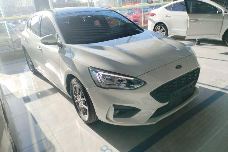 Used Ford Focus 2020 Hatchback EcoBoost 180 Automatic Trend Edition Front Right 45 Deg