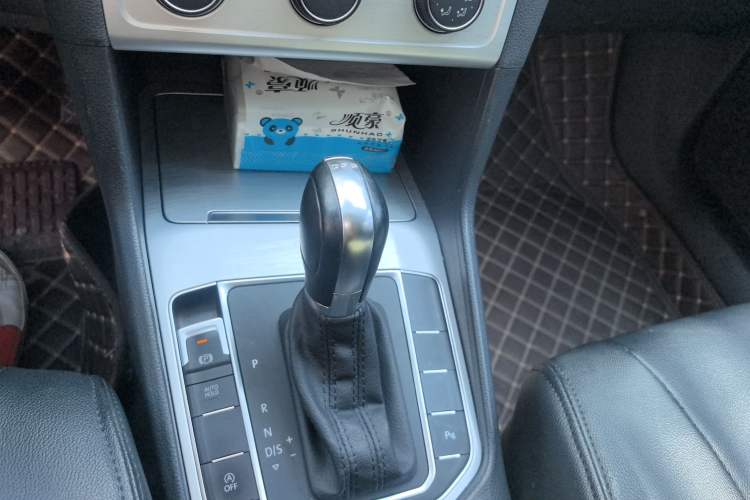 Used Volkswagen Golf Sportsvan 2016 230TSI Automatic Trend Edition Gear Lever