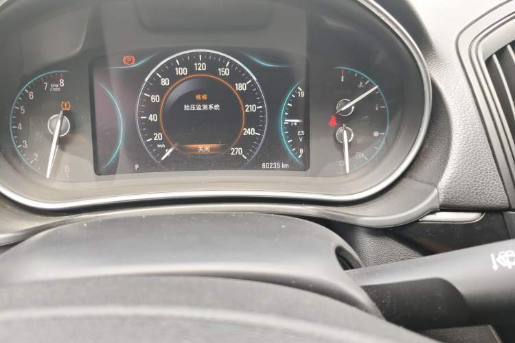 Used Buick Regal 2015 1.6T Elite Tech Model Odometer Close Up