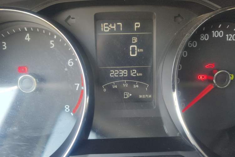 Used Volkswagen Gran Lavida 2015 1.6L Automatic Comfort Edition Odometer Close Up