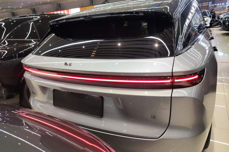 Used Li Auto i6 2025 Model Four-Wheel-Drive Standard Type Rear