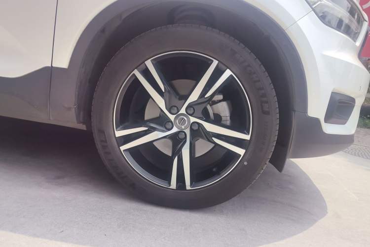 Used Volvo XC40 2021 T4 Four-Wheel Drive Smart & Sporty Edition Right Front Wheel Hub