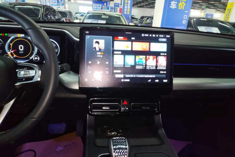 Used GAC Trumpchi GS8 2022 Linghang Series 2.0 TGDI Two-Wheel-Drive Luxury Smart Connectivity Version (7 Seats) Audio And AC Panel