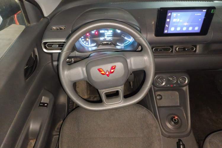 Used Wuling Hongguang New Energy 2024 All-Electric Model 300KM Standard Version
