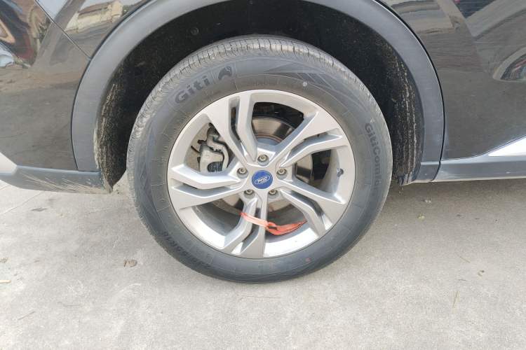 Used Ford Equator Sport 2022 EcoBoost 170 Platinum Edition Right Rear Wheel Hub