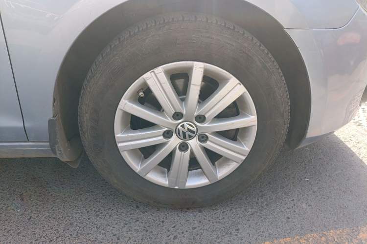 Used Volkswagen Golf 2012 1.6L Automatic Fashion Model Right Front Wheel Hub