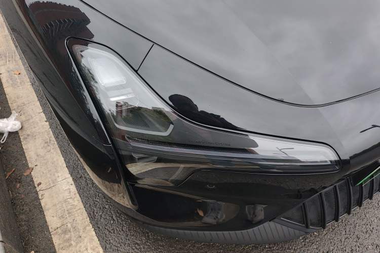 Used XPeng MONA M03 2024 620 with Ultra-Long Range Right Front Headlight