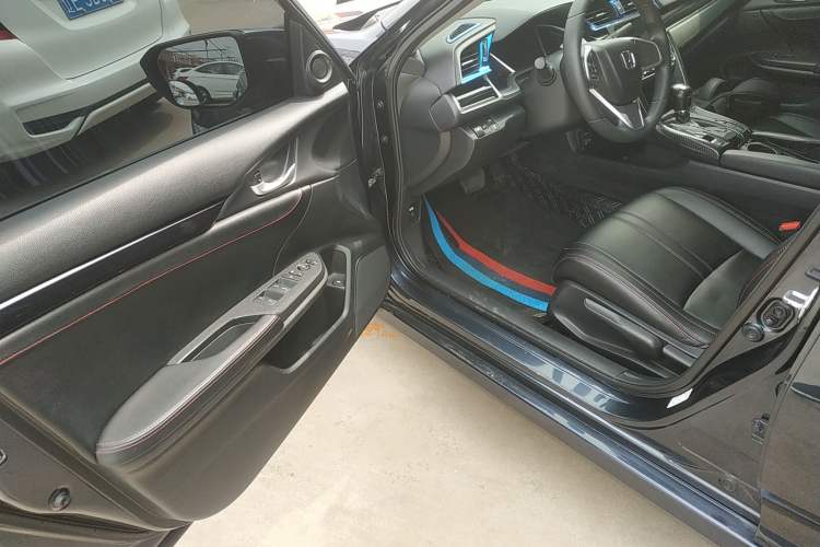 Used Honda Civic 2016 220TURBO CVT Luxury Edition
