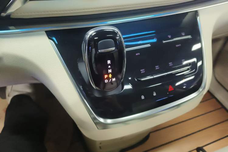 Used Buick GL8 2023 Facelifted Land Cruiser Executive Luxury Version Gear Lever