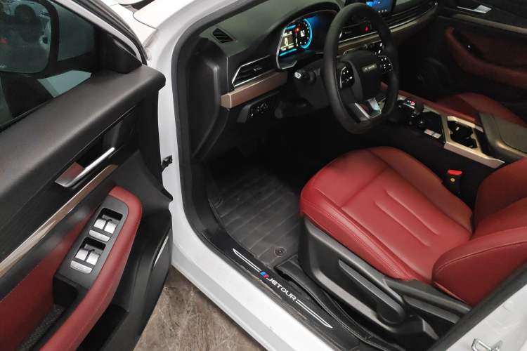 Used JETOUR X70 2023 1.5T DCT Overpass PRO+ Edition 7 Seats
