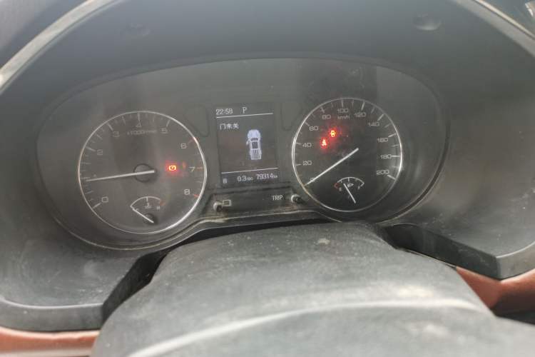Used Dongfeng Ruichi  Odometer Close Up