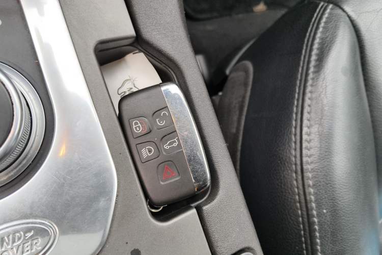 Used Land Rover Discovery 2014 3.0 SC V6 HSE Vehicle Key