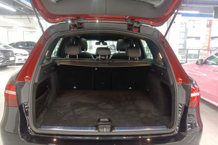 Used Mercedes-Benz GLC 2018 Facelift GLC 200 4MATIC Trunk