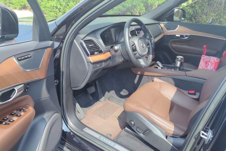 Used Volvo XC90 2023 B6 Zhiyi Luxury Edition 7-Seater
