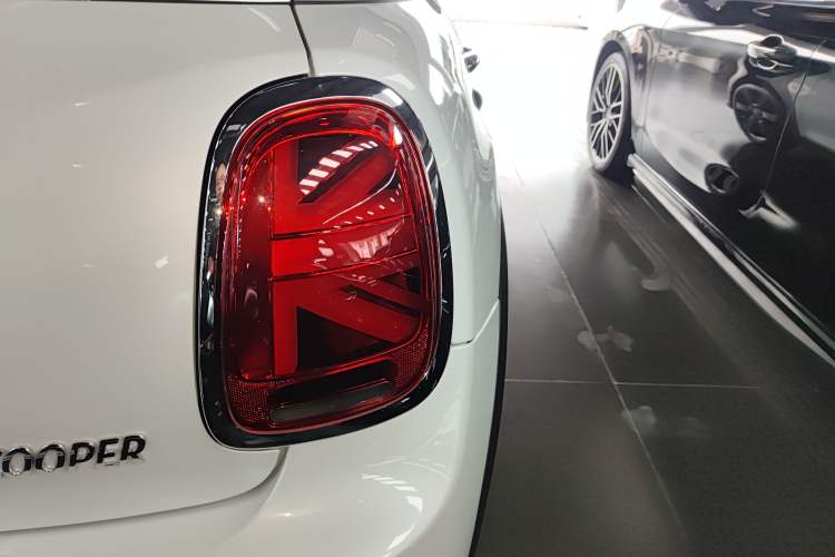 Used MINI 2023 Updated 1.5T COOPER Artist Five-Door Edition Exterior 3