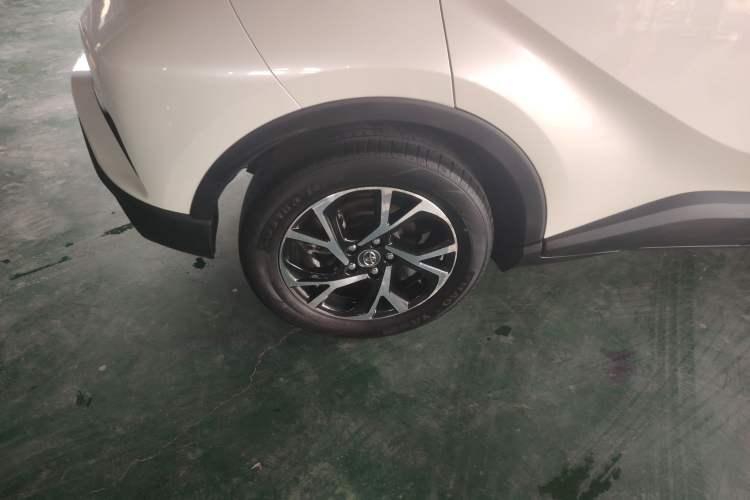 Used Toyota C-HR 2018 2.0L Leading with Sunroof China VI Standard
