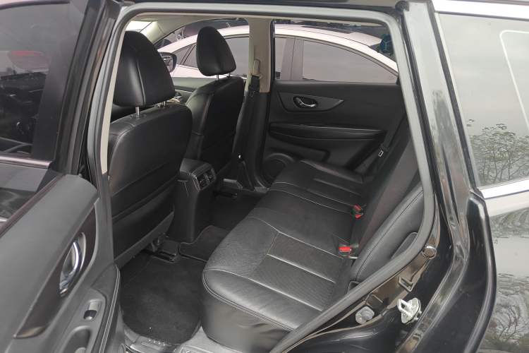 Used Nissan X-Trail 2015 2.0L CVT Comfort MAX Edition 2WD