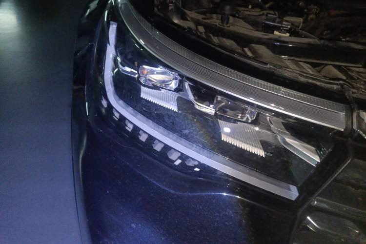 Used Ford Explorer 2024 2.3T EcoBoost Rear-Drive Trend Edition 7-Seater Right Front Headlight