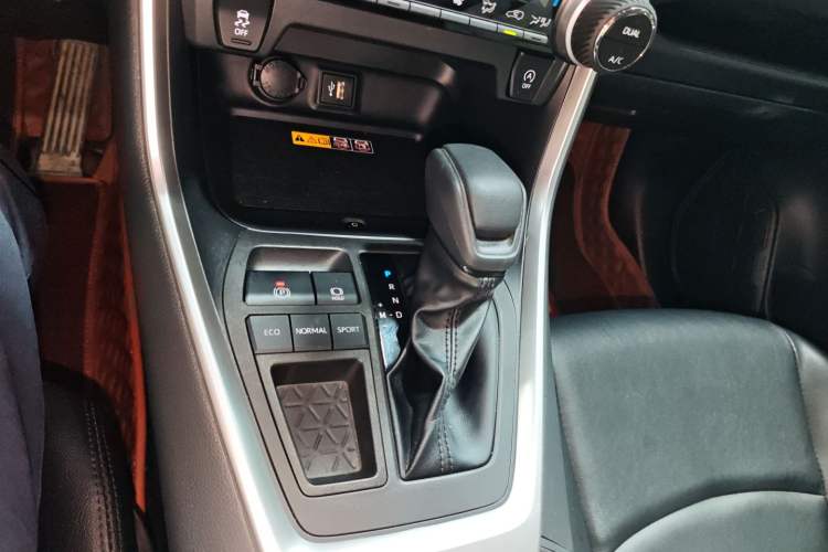 Used Toyota RAV4 2023 2.0L CVT Two-Wheel Drive Fashion Edition
