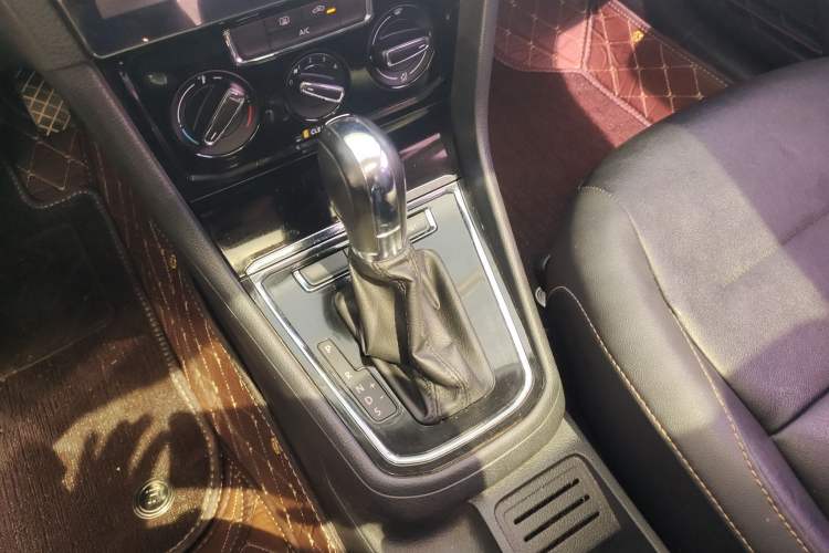 Used Volkswagen Bora 2017 1.6L Automatic Comfort Model Gear Lever