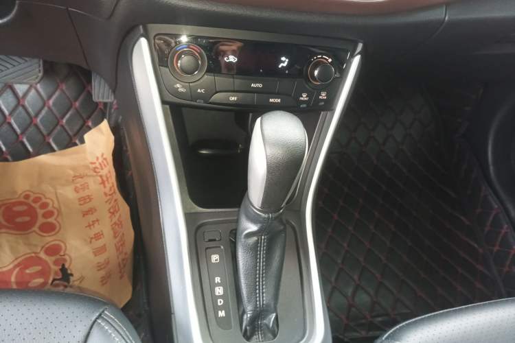 Used Suzuki Vitara S-Cross 2017 1.6L CVT Two-Wheel Drive Urban Advanced Model Gear Lever