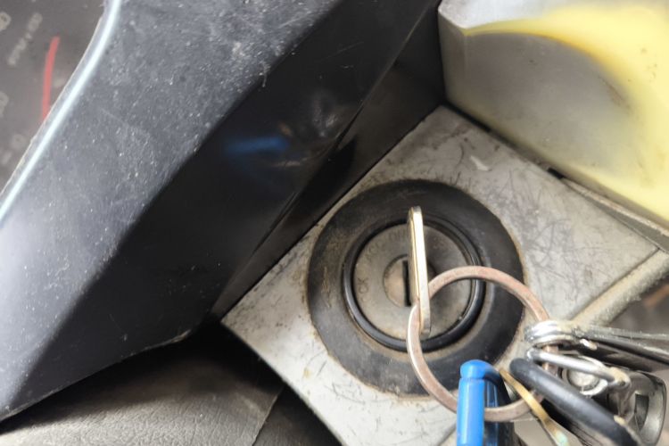 Used Jinbei Hiace 2014 2.0L 5th Generation Kuaiyunwang Business Version 4G19 Vehicle Key