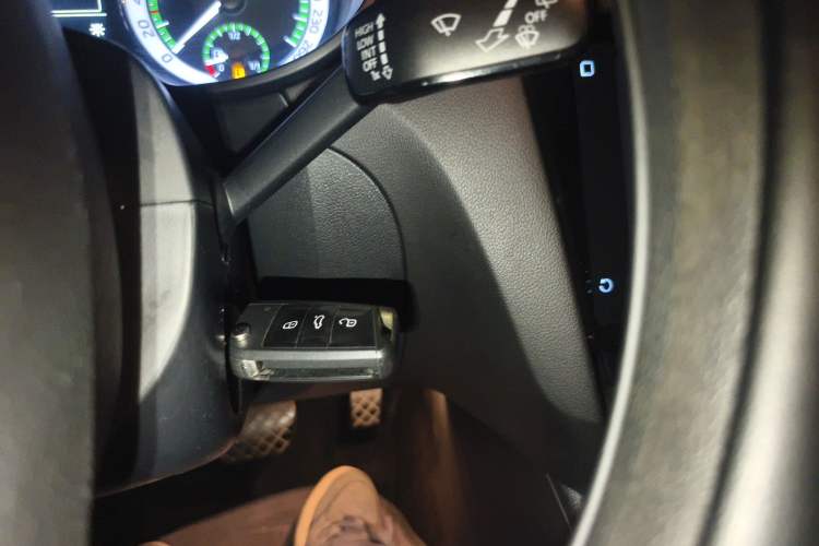 Used Skoda Octavia 2019 TSI280 DSG Luxury Edition Station Wagon China VI Standard Vehicle Key